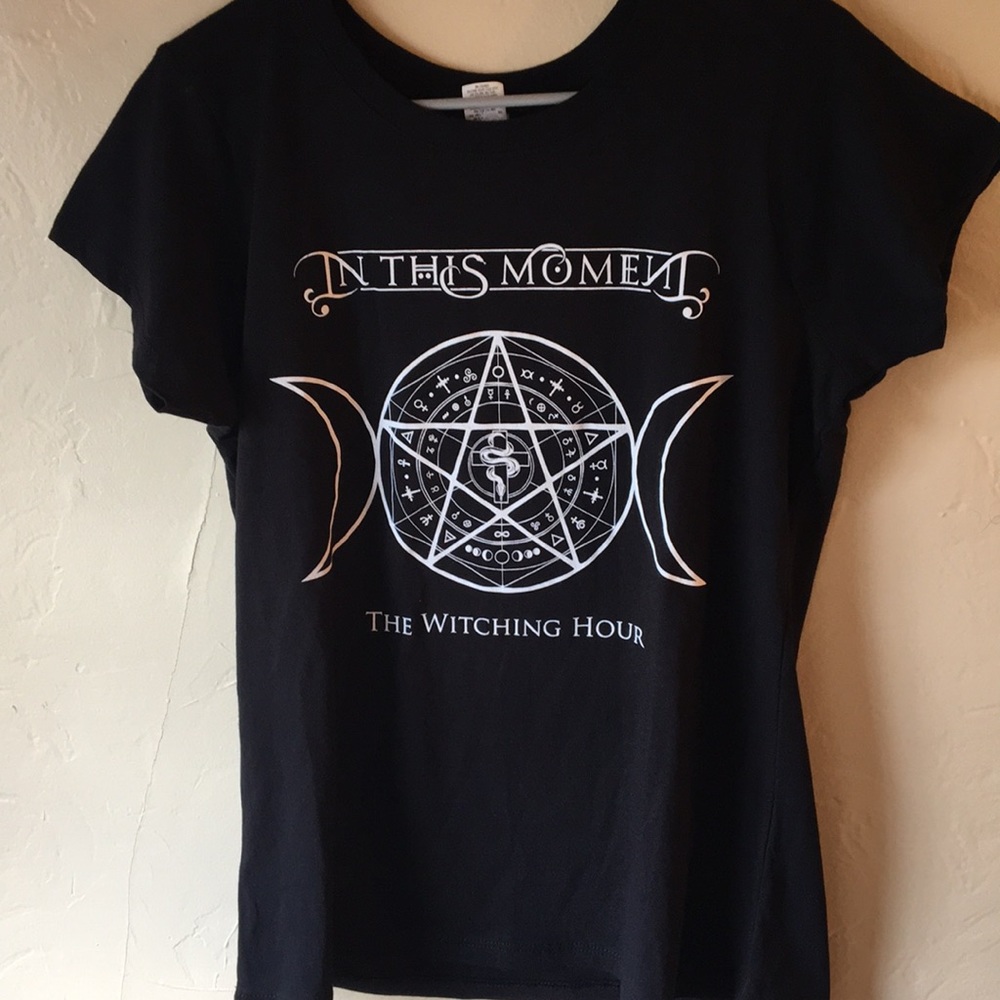 Black short sleeve shirt